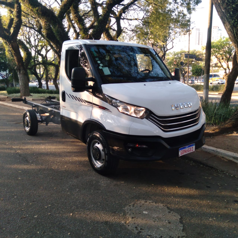 Caminhão iveco daily 35160 2022 completa no chassi