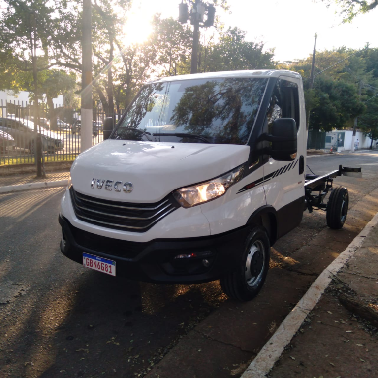 Caminhão iveco daily 35160 2022 completa no chassi