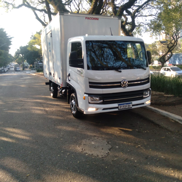 Caminhão VOLKSWAGEN delivery express prime baú com 44 mil KM