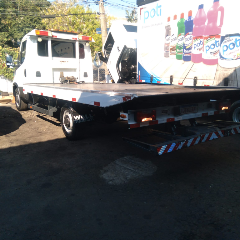 Caminhão IVECO daily 45170 2023 completa plataforma guincho com asa delta