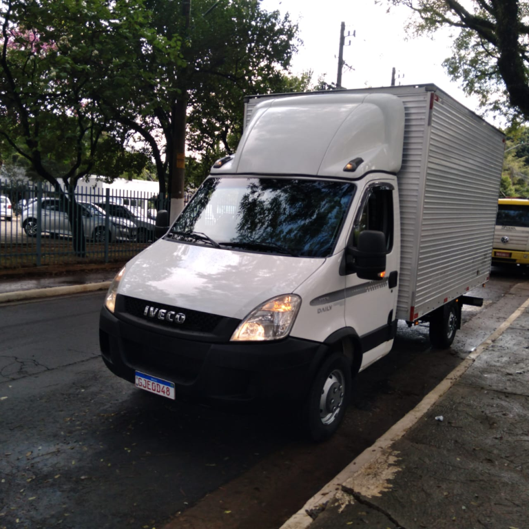 Caminhão IVECO daily 35S14 2018 baú