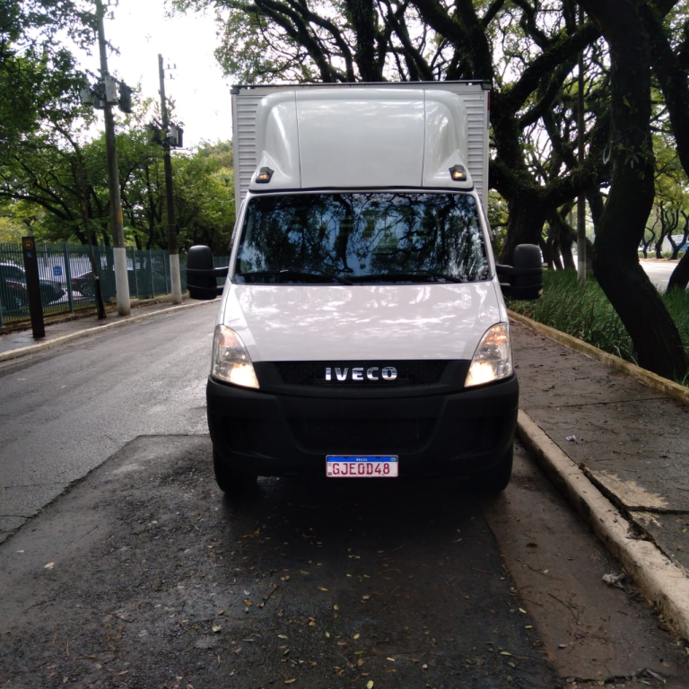 Caminhão IVECO daily 35S14 2018 baú