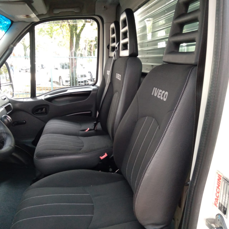 Caminhão IVECO daily 35S14 2018 baú