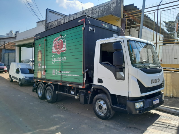 Caminhao IVECO tector11190 ano 2022 baú para bebidas