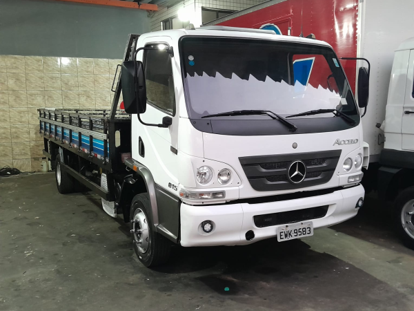 Caminhão MERCEDES-BEMZ accelo 815 2012