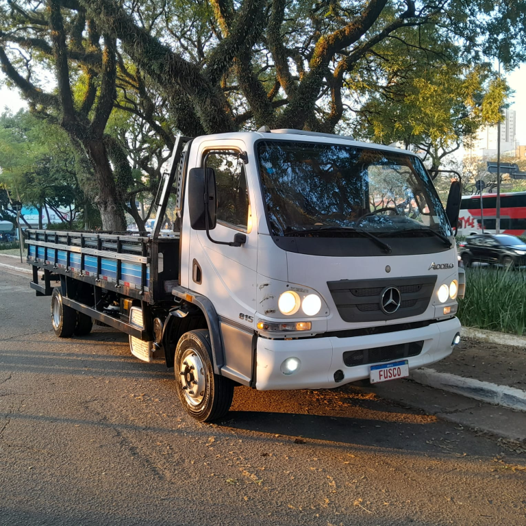 Caminhão MERCEDES-BEMZ accelo 815 2012