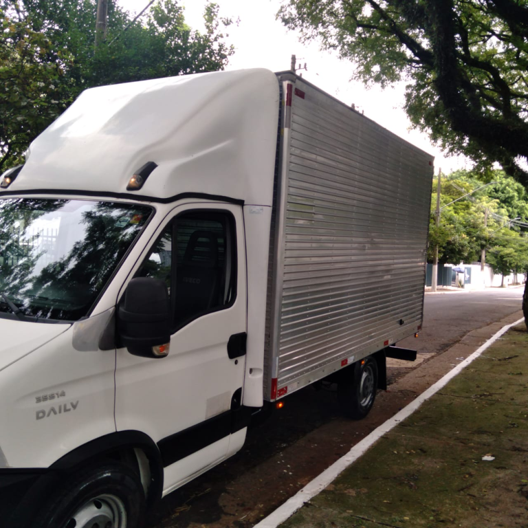 Caminhão IVECO daily 35s14 2018 baú