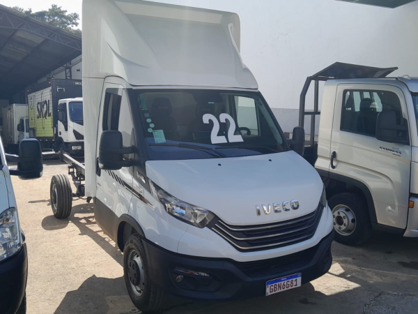 Caminhão iveco daily 35160 2022 completa no chassi