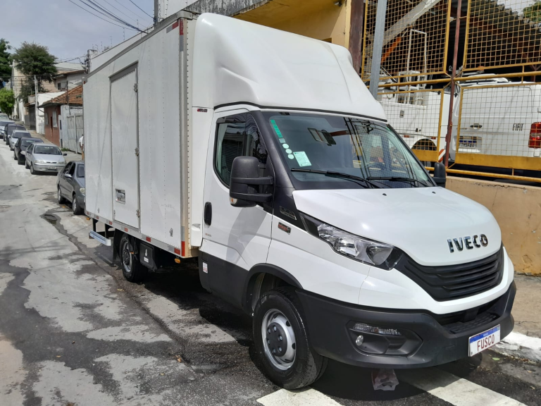 CAMINHÃO IVECO DAILY 35.160 2023 BAÚ