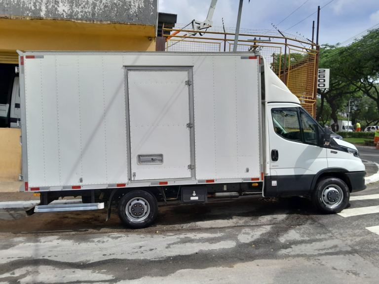 CAMINHÃO IVECO DAILY 35.160 2023 BAÚ