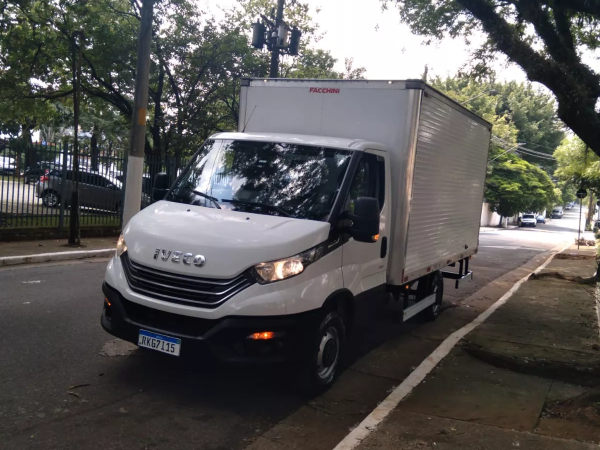 Caminhão Iveco Daily 35160 2022 baú