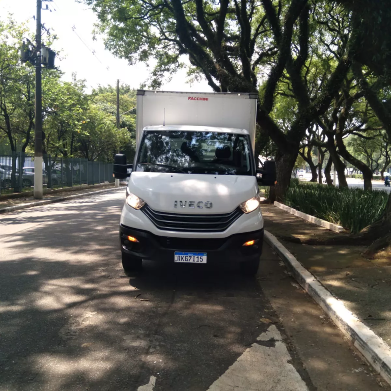 Caminhão Iveco Daily 35160 2022 baú