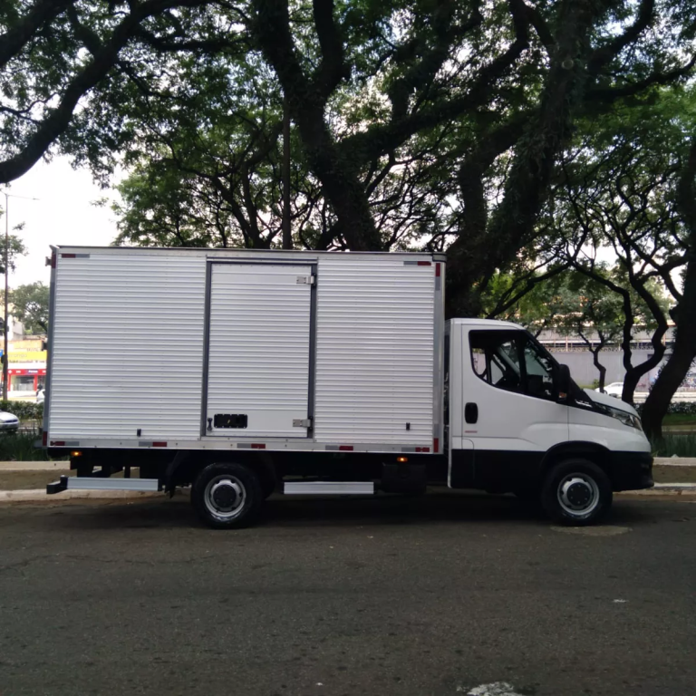 Caminhão Iveco Daily 35160 2022 baú