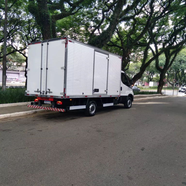 Caminhão Iveco Daily 35160 2022 baú