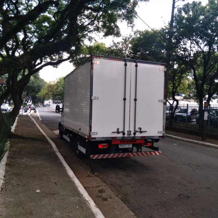 Caminhão Iveco Daily 35160 2022 baú