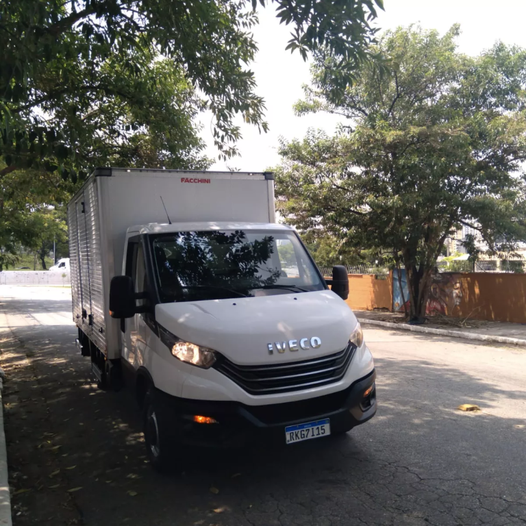 Caminhão Iveco Daily 35160 2022 baú