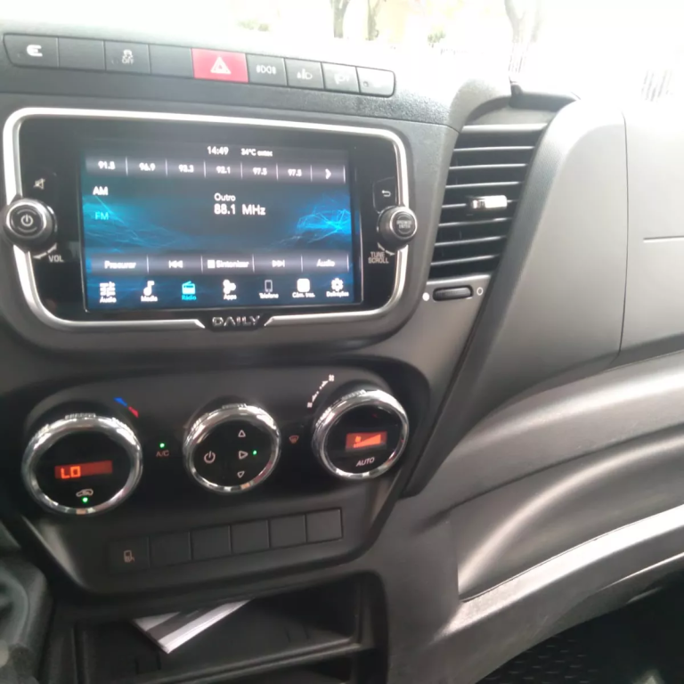 Caminhão Iveco Daily 35160 2022 baú
