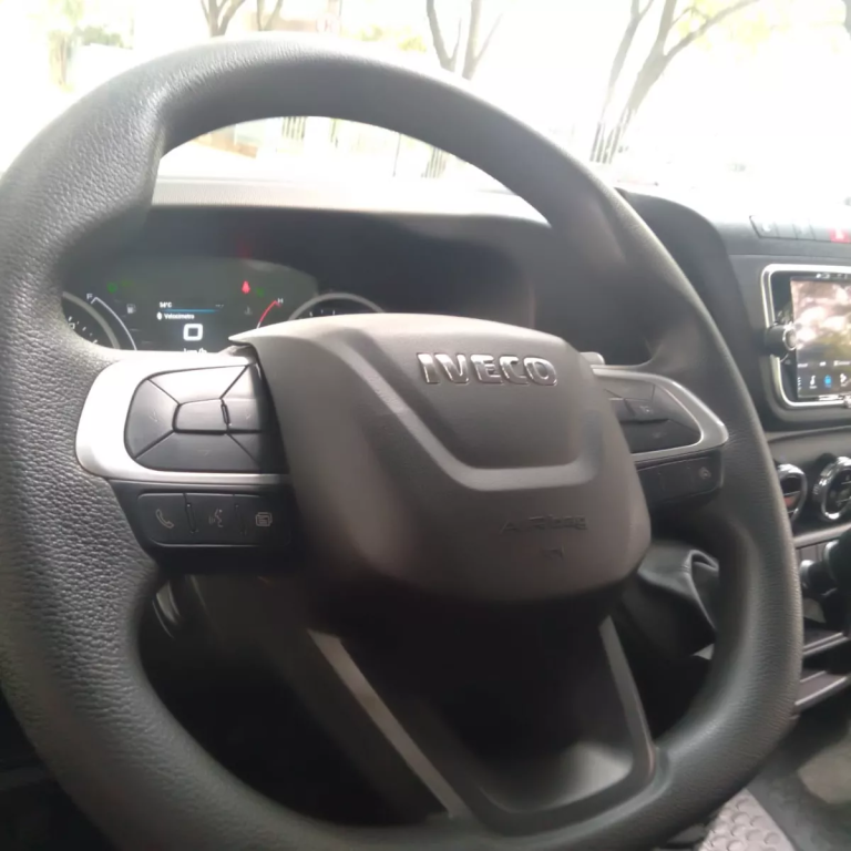 Caminhão Iveco Daily 35160 2022 baú