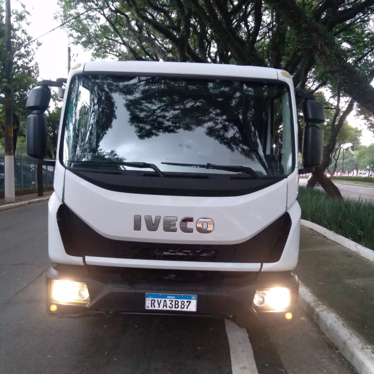 Caminhão Iveco Tector 9190 2023 Carroceria