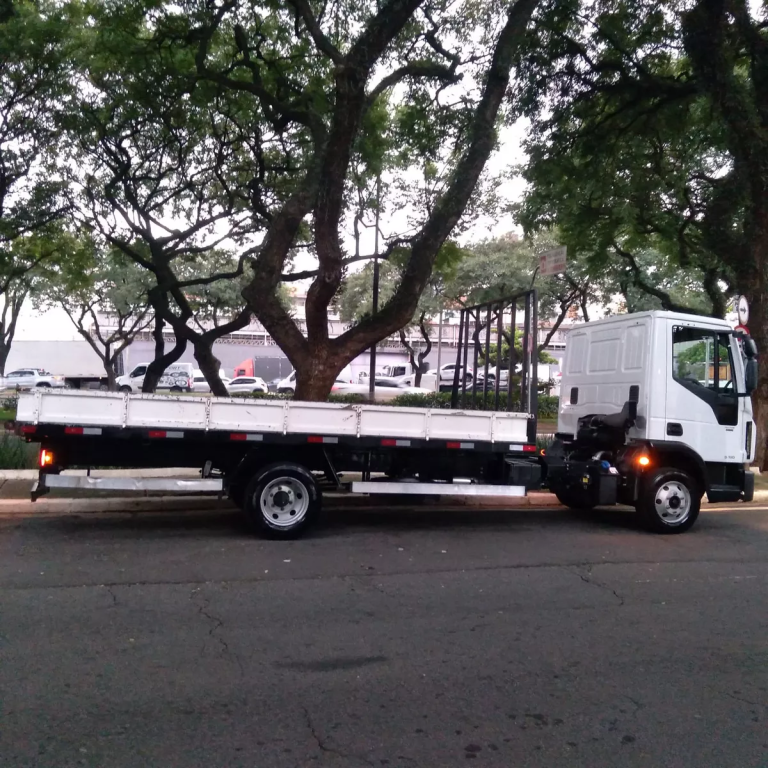 Caminhão Iveco Tector 9190 2023 Carroceria