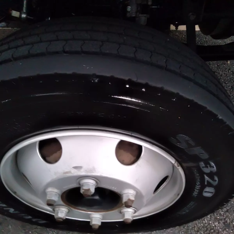 Caminhão Iveco Tector 9190 2023 Carroceria