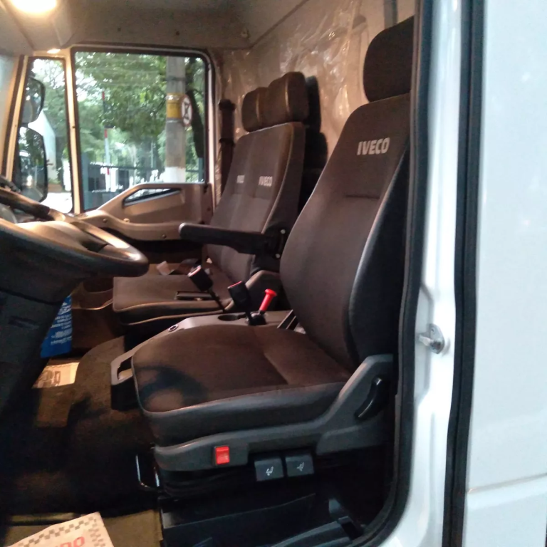 Caminhão Iveco Tector 9190 2023 Carroceria