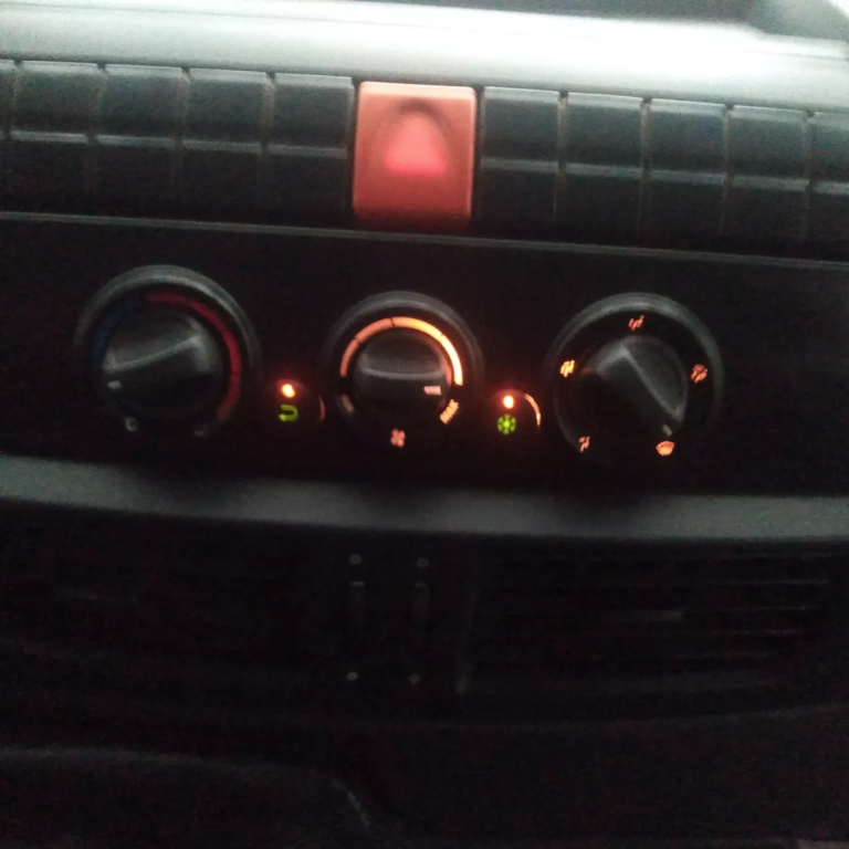 Caminhão Iveco Tector 9190 2023 Carroceria