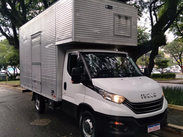 Caminhão Iveco Daily 35160 2023 Baú Grande Com Avanço