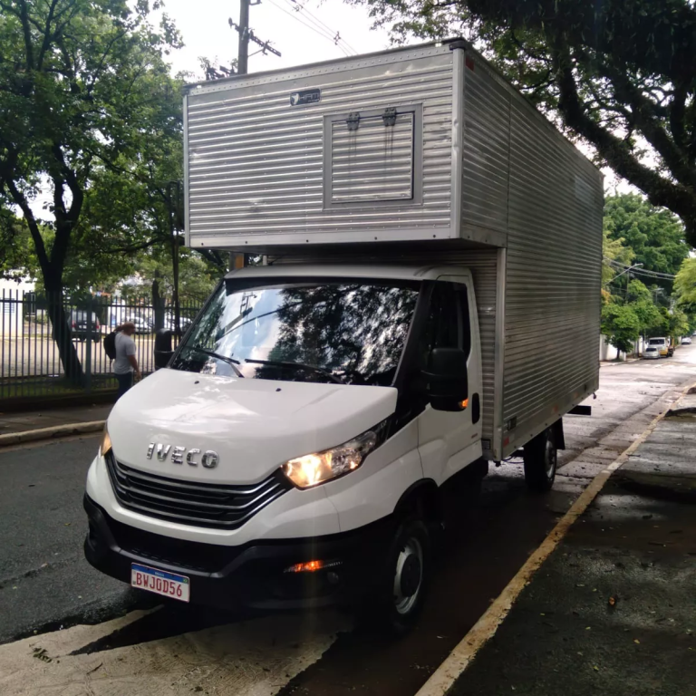 Caminhão Iveco Daily 35160 2023 Baú Grande Com Avanço Caminhão Iveco Daily 35160 2023 Baú Grande Com Avanço