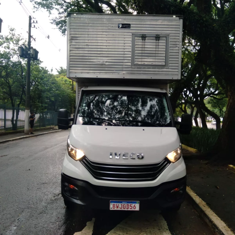 Caminhão Iveco Daily 35160 2023 Baú Grande Com Avanço Caminhão Iveco Daily 35160 2023 Baú Grande Com Avanço