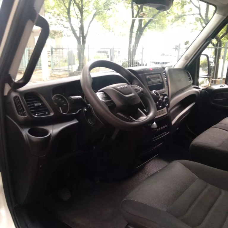 Caminhão Iveco Daily 35160 2023 Baú Grande Com Avanço Caminhão Iveco Daily 35160 2023 Baú Grande Com Avanço