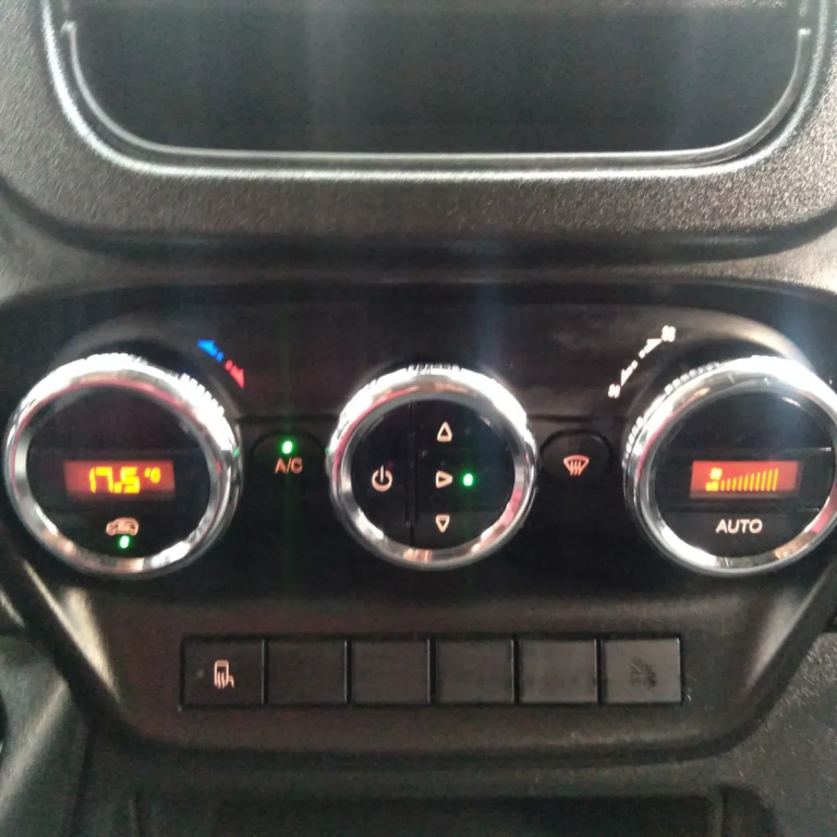 Caminhão Iveco Daily 35160 2023 Baú Grande Com Avanço Caminhão Iveco Daily 35160 2023 Baú Grande Com Avanço