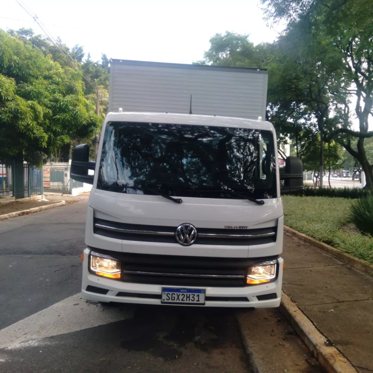 Caminhão Volkswagen Delivery Express 2023 Baú Grande Caminhão Volkswagen Delivery Express 2023 Baú Grande