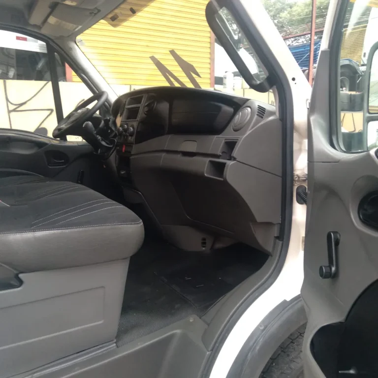 Caminhão Iveco Daily 35s14 2014 Baú Com Plataforma Traseira