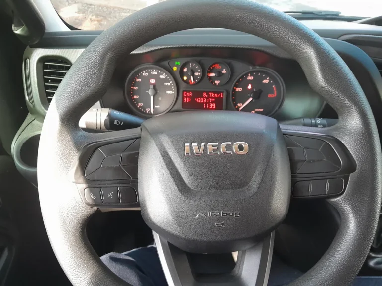 Caminhão Iveco Daily 35150 2021 Prata Baú Grande