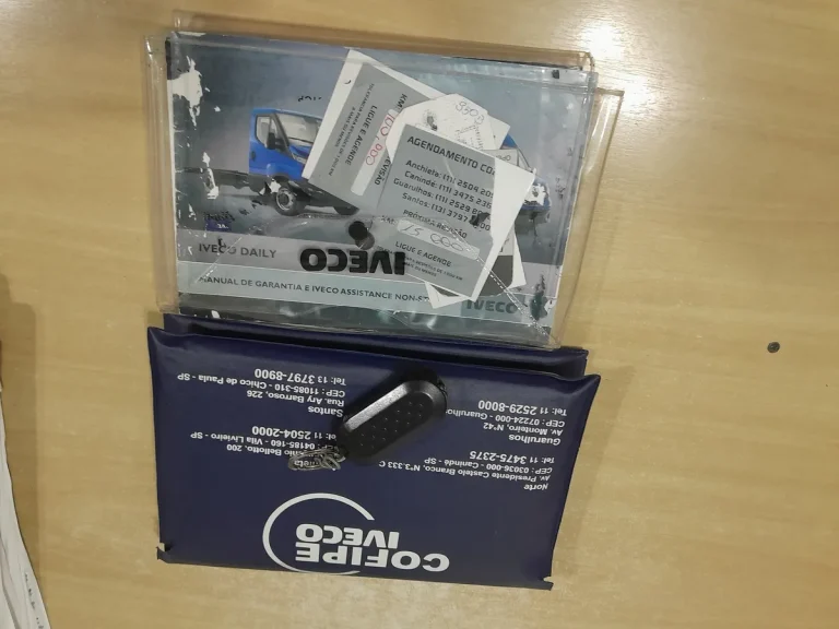 Caminhão Iveco Daily 35150 2021 Prata Baú Grande