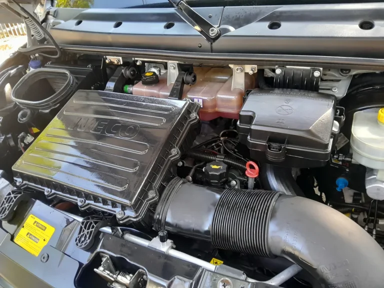 Caminhão Iveco Daily 35150 2021 Prata Baú Grande