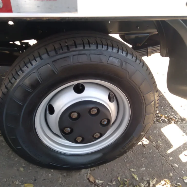 Caminhão Iveco Daily 35150 2021 Prata Baú Grande