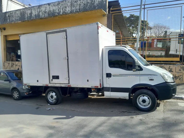Caminhão Iveco Daily 35s14 2013 Baú Alumínio