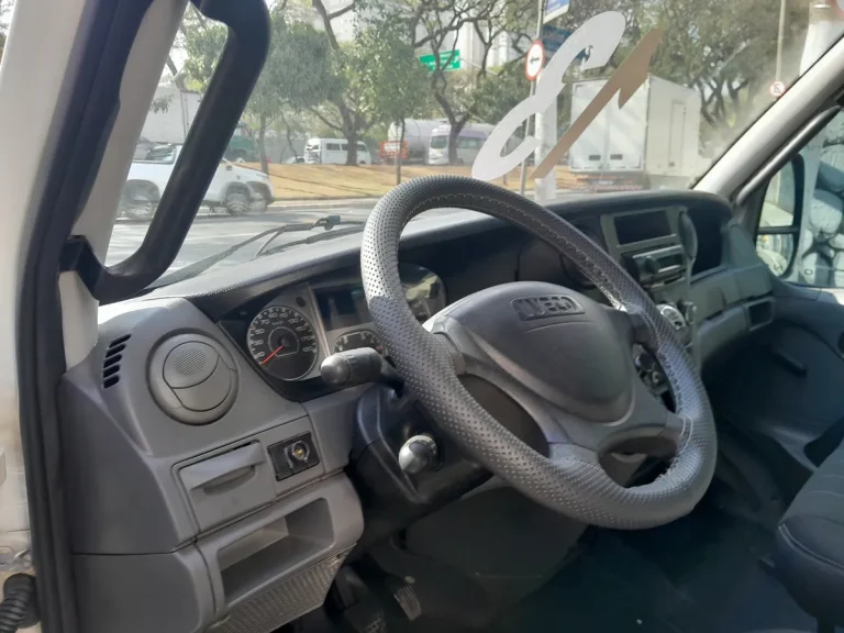 Caminhão Iveco Daily 35s14 2013 Baú Alumínio