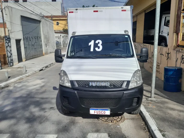 Caminhão Iveco Daily 35s14 2013 Baú Alumínio