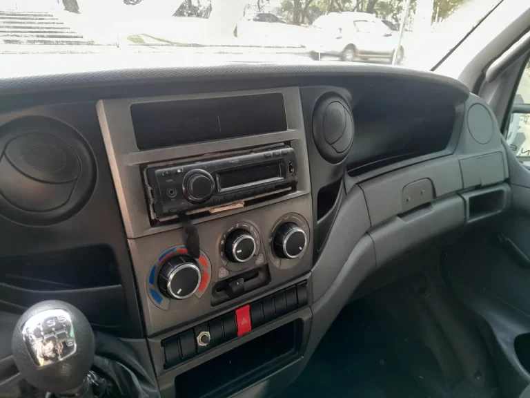 Caminhão Iveco Daily 35s14 2013 Baú Alumínio