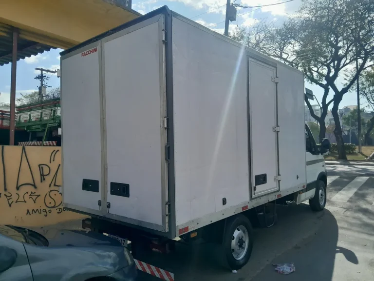 Caminhão Iveco Daily 35s14 2013 Baú Alumínio