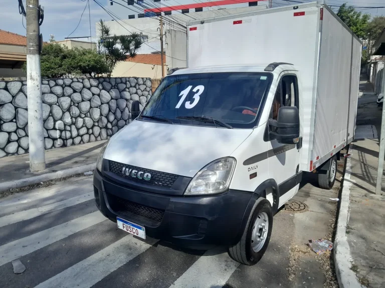 Caminhão Iveco Daily 35s14 2013 Baú Alumínio