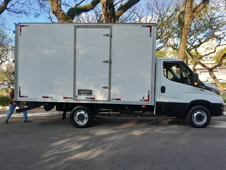 Caminhão Iveco Daily 35160 2022 Baú Grande
