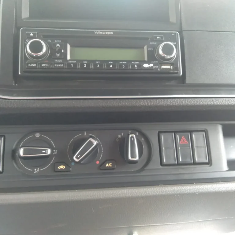 Caminhão Volkswagen Delivery Express 2023 Baú