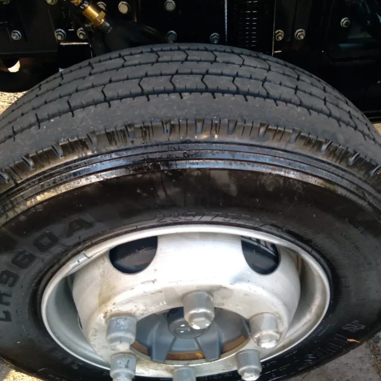 Caminhão Mercedes Benz Accelo 1017 Ano 2023 Baú plataforma