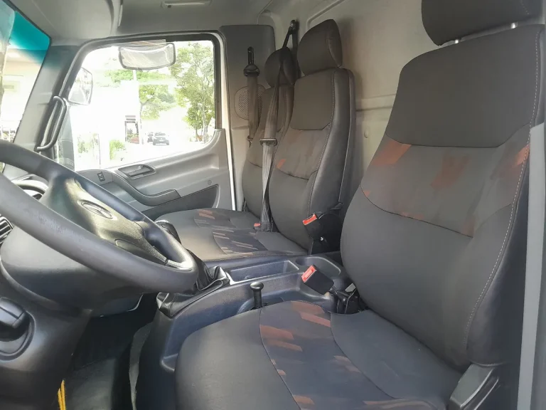 Caminhão Mercedes Benz Accelo 1017 Ano 2023 Baú plataforma