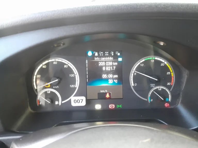 Caminhão Mercedes Benz Accelo 1017 Ano 2023 Baú plataforma