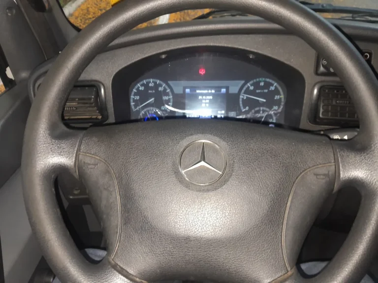 Caminhão Mercedes Benz Accelo 815 2022 Baú